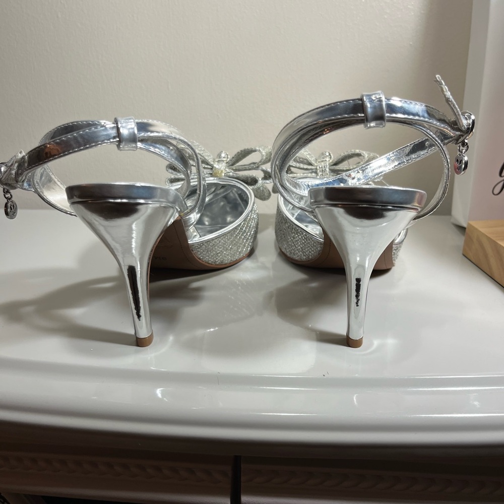 J.Renee Silver Slingback Heels with Bow - Picture 7 of 11